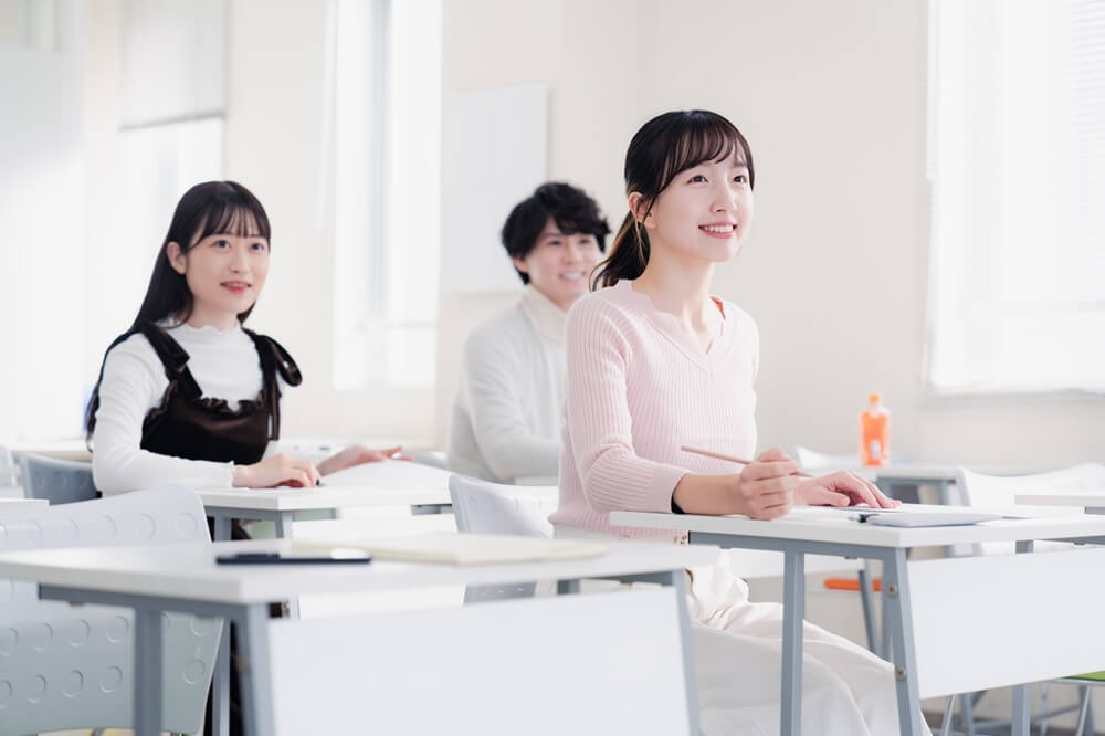 物流現場で働くスタッフ
